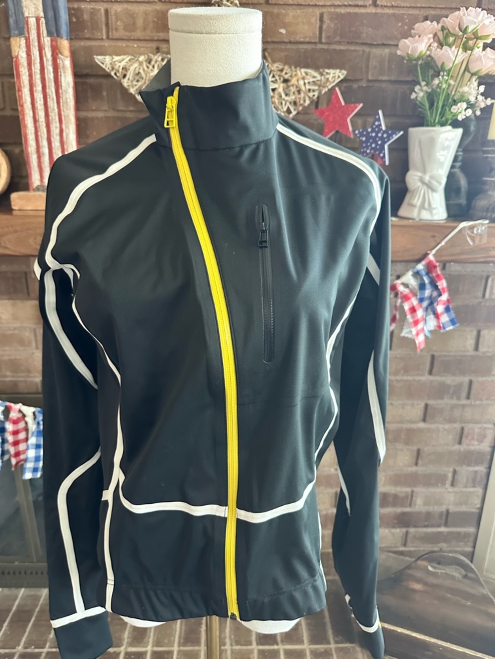 Mavic Cycling Jacket Medium Black White Yellow Asymmetric Zip Bike Jersey
